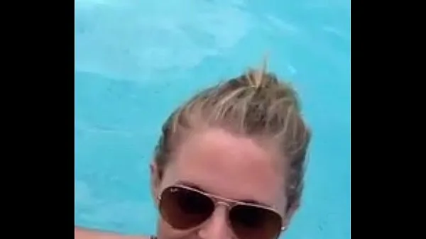Hotte Blowjob In Public Pool By Blonde, Recorded On Mobile Phone varme filmer