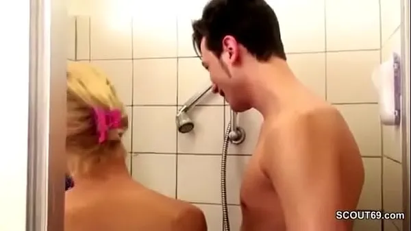 German MILF Seduce to Fuck by Step-Son Big Dick in Shower Film hangat yang hangat