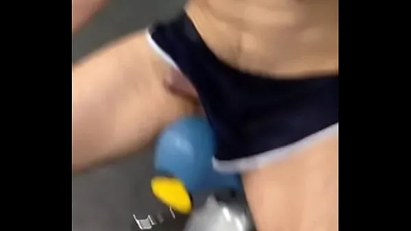 گرم Got piss showered while working out in a public gym گرم فلمیں