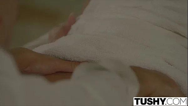 Vroči TUSHY Lonely Wife Adriana Chechik Gets Anal Massage topli filmi