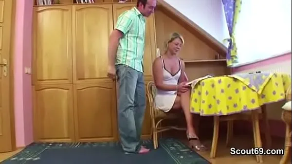 Vroči He Seduce Hot Step-Mom to get His First Fuck with Her topli filmi
