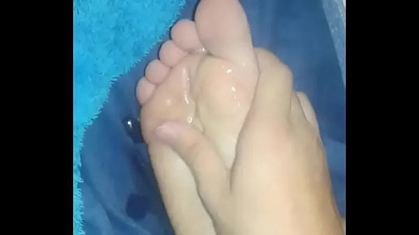 Hot Spit feet girl - Saliva pies mujer warm Movies