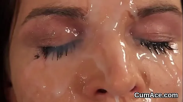 Hete Frisky stunner gets cumshot on her face swallowing all the juice warme films
