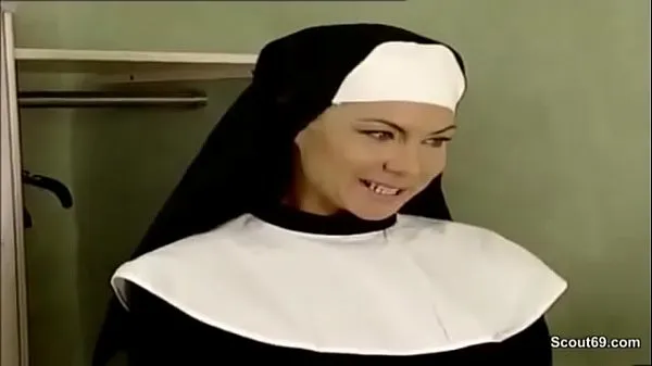 Film caldi Suora tedesca scopata nel culo in un convento nel porno classicocaldi