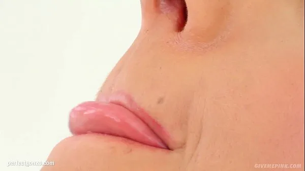 Hotte Hottie Jordan gets herself wet with fingers and masturbation on Give Me Pink varme film