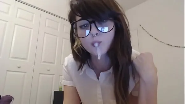 Menő cute teen girl playing with her spit on cam meleg filmek