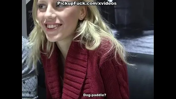 Kuumia Public fuck with a gorgeous blonde lämpimiä elokuvia