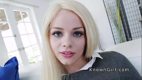 Καυτές Slim blonde student beauty fucks ζεστές ταινίες
