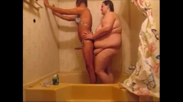 Vroči Hot Sissy Fucks Girlfriend In Shower & Creampie Her Fat Pussy topli filmi