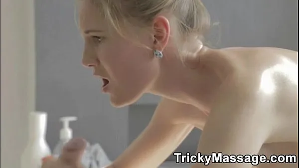Vroči MassageRoom Hard-Sex Featuring Pretty Euro Teen topli filmi