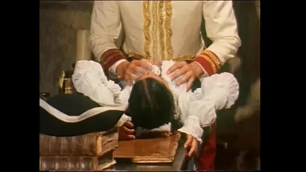 Gorące Maid of an officer is groped and fucked on the deskciepłe filmy