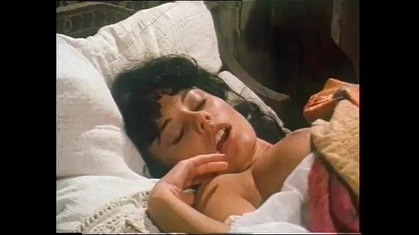 Películas calientes Porno vintage con la estrella porno Venere Bianca en una escena lésbica cálidas