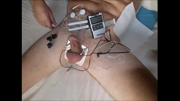 Heiße Crushed Balls Electro gefoltert, um die Hände frei Spermawarme Filme