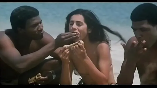 Vroči Indian Actress Kitu Gidwani Topless In French Movie Black topli filmi