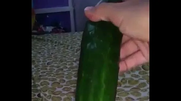 Quente masturbating with cucumber Filmes quentes