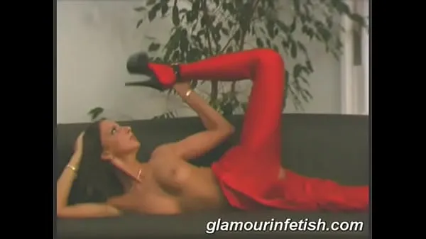 Hotte Glamorous babe spreading legs varme film