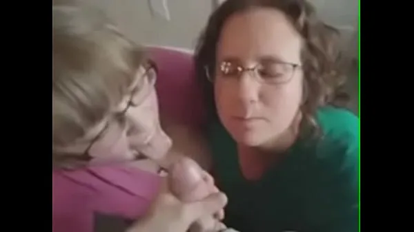 Menő Two amateur blowjob chicks receive cum on their face and glasses meleg filmek