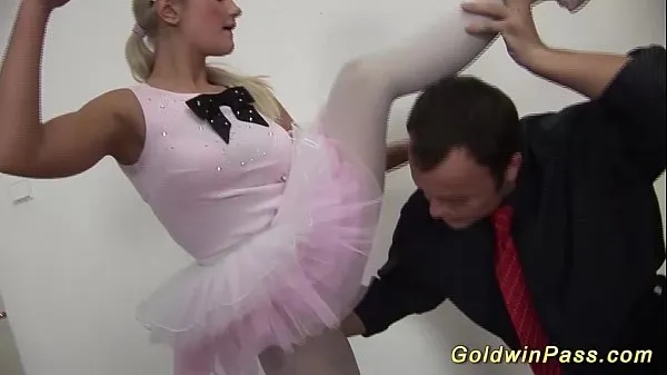 Kuumia flexible ballerina gets fisted lämpimiä elokuvia
