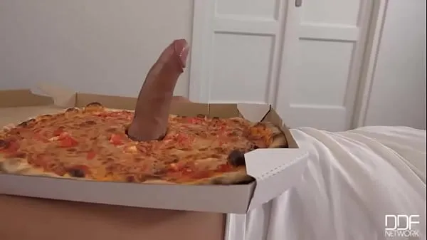 Delicious Pizza Topping - Delivery Girl Wants Cum in Mouth Film hangat yang hangat