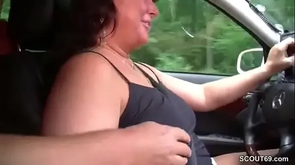 Heta MILF taxi driver lets customers fuck her in the car varma filmer