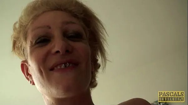 Heiße Inked UK Prostituierte rau im Arsch von Maledom geschimpftwarme Filme