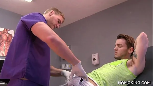 Nóng Gay doctor sucking off his handsome patient Phim ấm áp