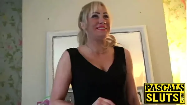 Hotte Big tits blonde MILF in stocking masturbates while sucking varme film