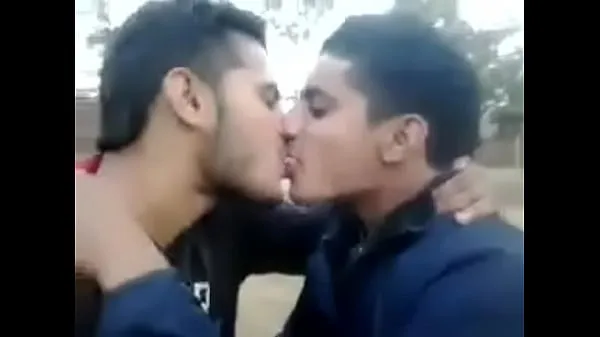 ภาพยนตร์ยอดนิยม public indian kiss college deep boys gay in lip เรื่องอบอุ่น
