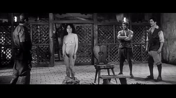 Sıcak Brunette during inquisition Sıcak Filmler
