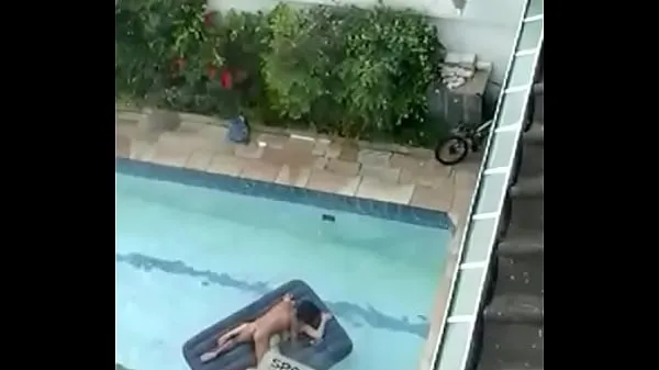 Hot Flagra casal tranzando na piscina em sao paulo brasil warm Movies