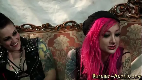 गर्म Punk rock slut rides dick गर्म फिल्में