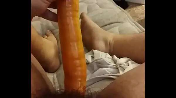 Quente Ftm with carrot dildo Filmes quentes