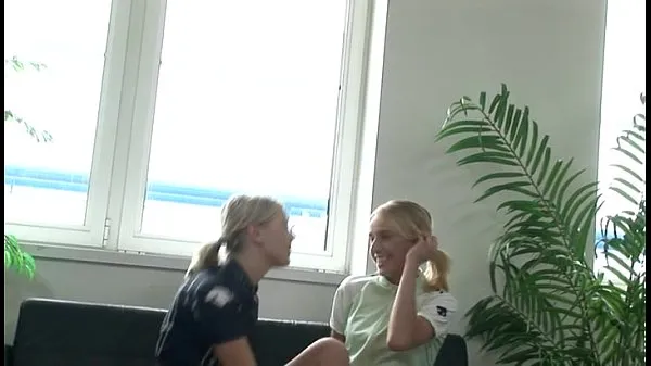 Two girls play with sex tool Filem hangat panas