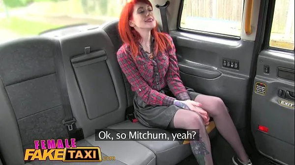热Female Fake Taxi Lesbian dominates tattooed redhead温暖的电影
