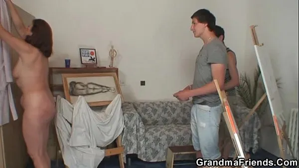 Hot Old granny pleases two young painters warm Movies