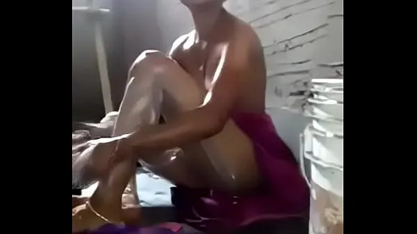 Nóng desi bhabi bathing talking to devar Phim ấm áp