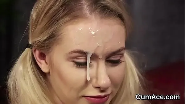 Горячие Wicked babe gets sperm load on her face eating all the spunkтеплые фильмы