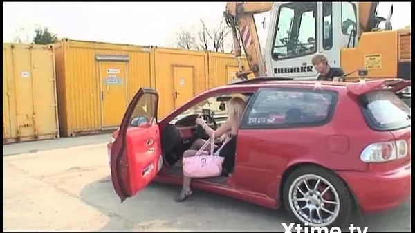 Vroči y. slut fucked on the hood of the car topli filmi