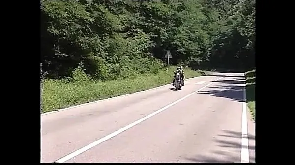 Menő Outdoor bitch screwed by a biker meleg filmek