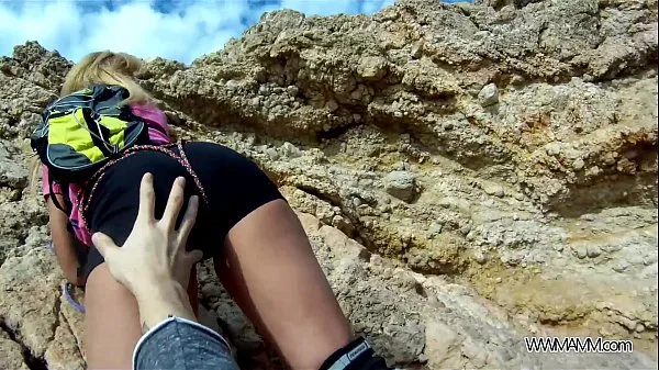 Películas calientes MyFirstPublic Instructora de escalada se folla a su alumno junto al mar cálidas