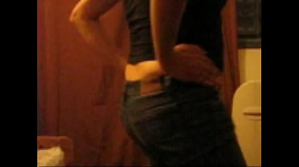 뜨거운 colombianita dancing in front the webcam in jeans and showing her ass in thong 따뜻한 영화