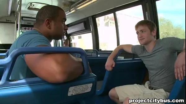 Hotte PROJECT CITY BUS - Interracial gay sex on a bus varme filmer