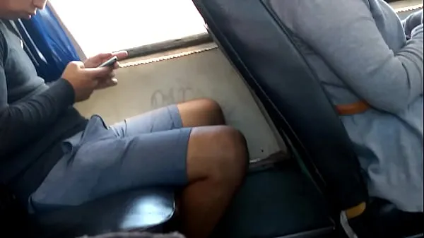 Hotte hot guy on the bus varme filmer