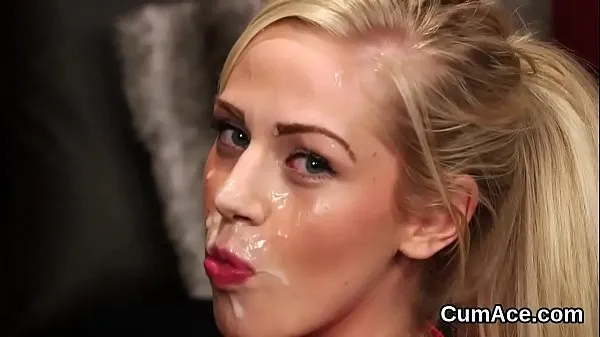 Foxy peach gets cumshot on her face eating all the cream Filem hangat panas
