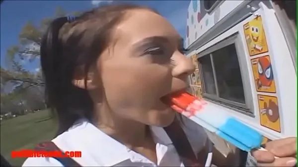 热icecream truck gets more than icecream in pigtails温暖的电影