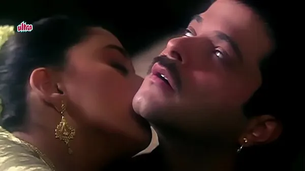 热Anil-Kapoor-Madhuri-Kissing-Beta---Romtic scene温暖的电影