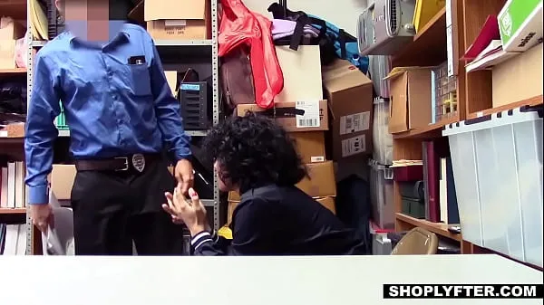 Hete Busty teen shoplifter fucks the security guard for freedom warme films