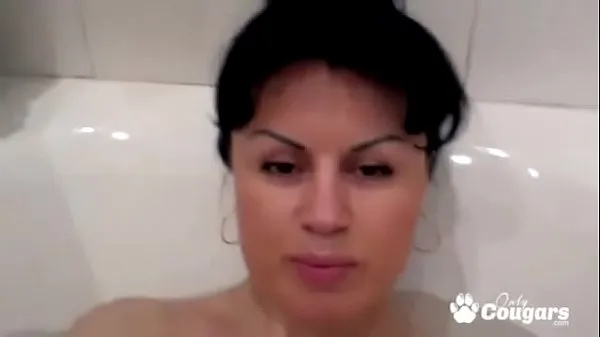 Hotte Chunky MILF Nataly Masturbating In The Bath varme film