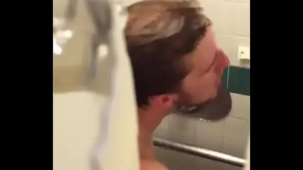 Populárne friend hitting one in the shower horúce filmy
