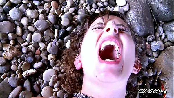 Hotte Myfirstpublic Mouth filling with cum on the beach varme film